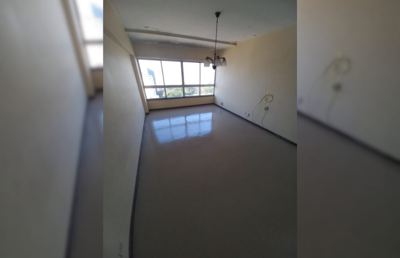 Seamless epoxy floor in apartment living room